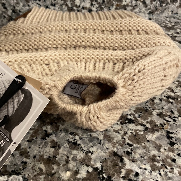 Chunky Knit Ponytail Beanie - Picture 6 of 7